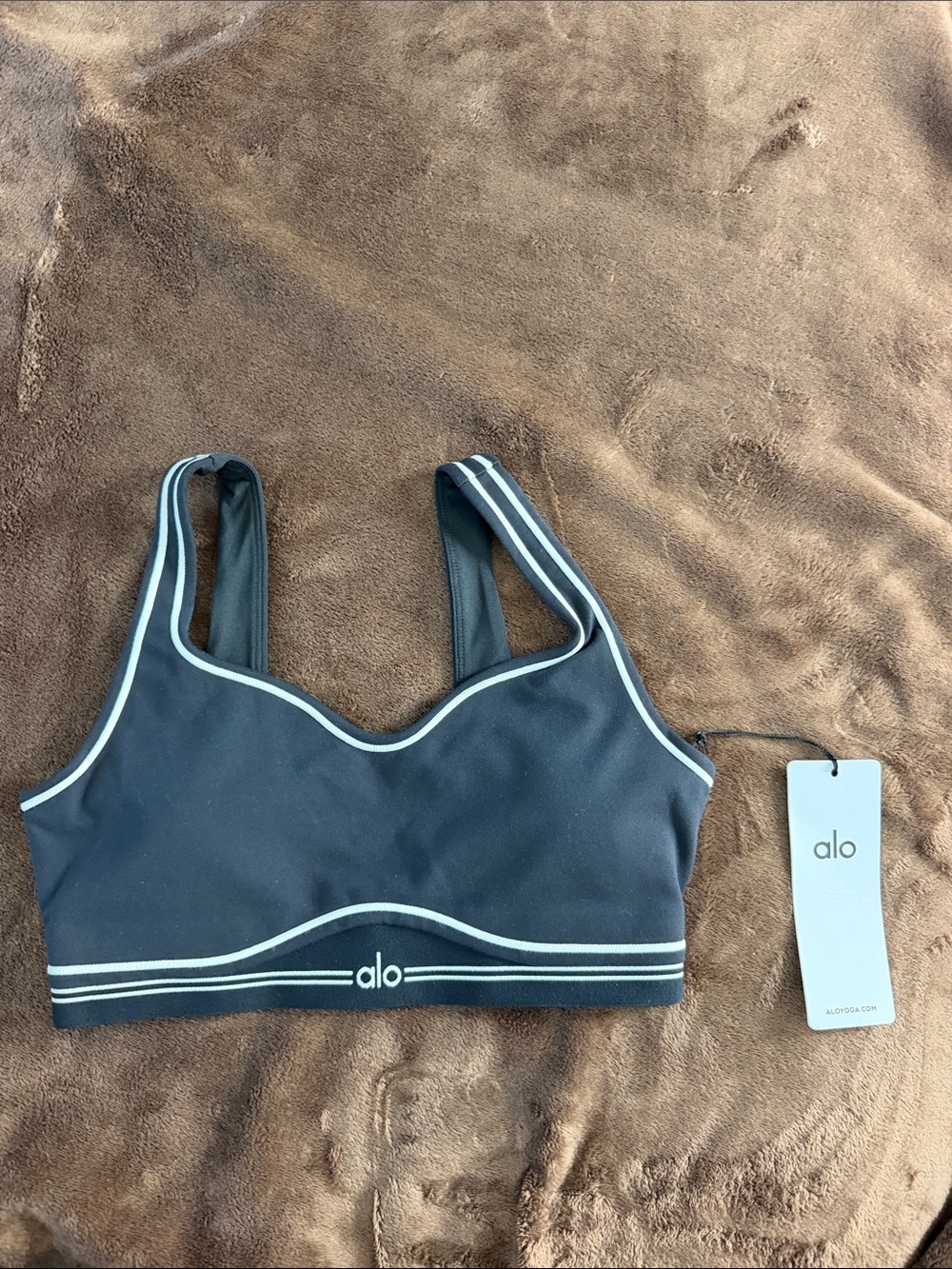 Alo Yoga Airbrush Heart Throb Bra | Core: White/Black